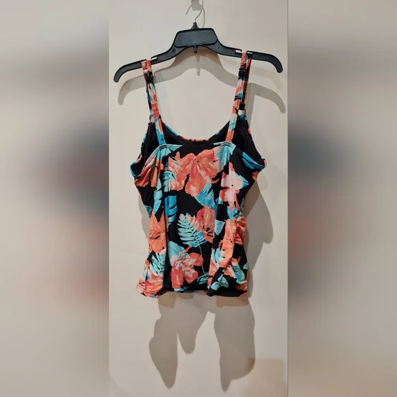 Croft and Barrow Tankini Swim top - Picture 2 of 4